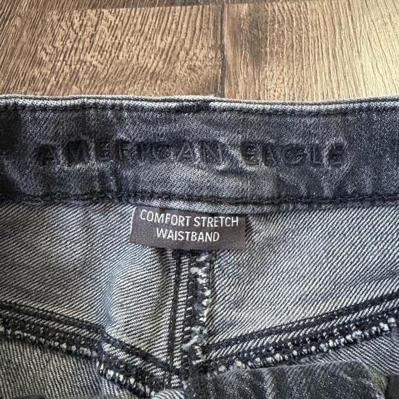 American Eagle Black Cuffed Shorts Size 4 Comfort Stretch Waistband - Picture 3 of 6